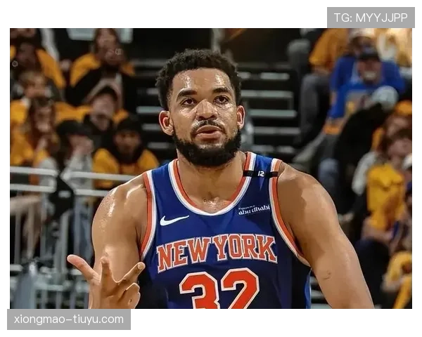 尼克斯唐斯阿努诺比锋线组合，进攻端空间创造能力突出